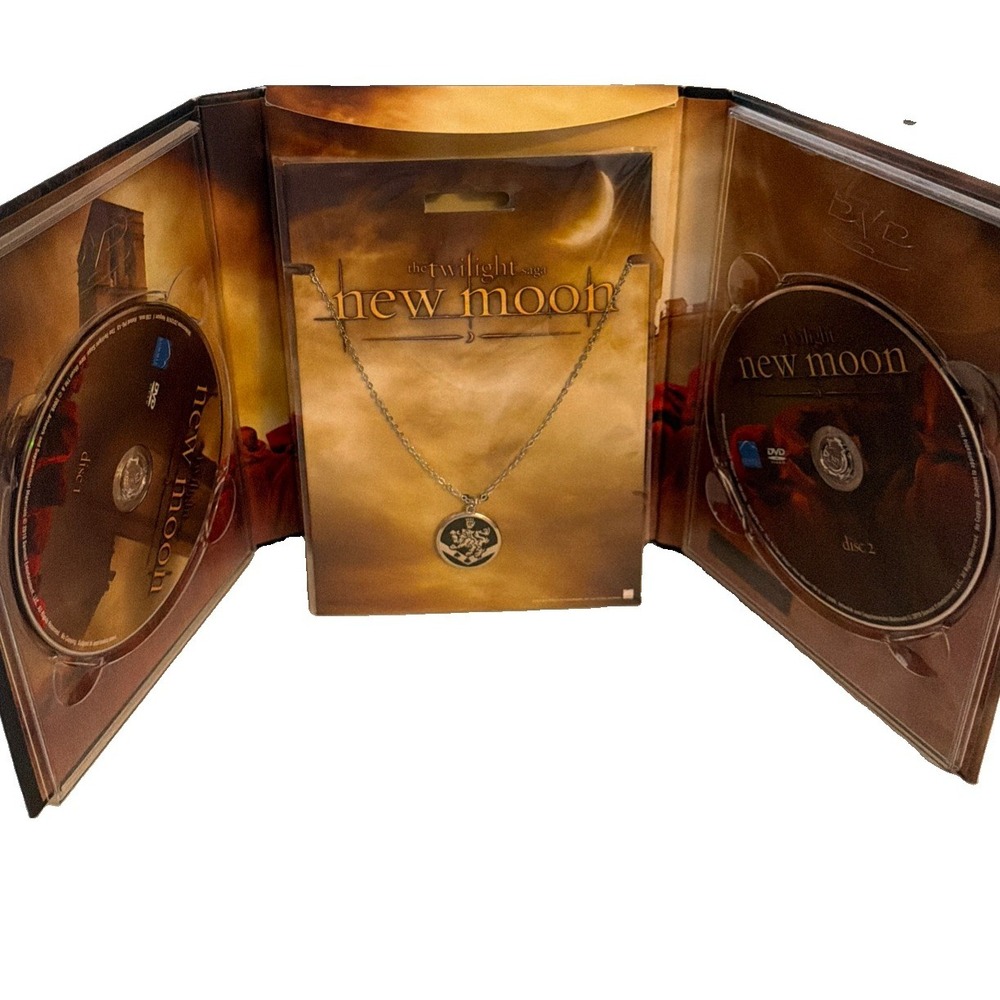 The Twilight Saga New Moon Two Disc DVD Gift Set Charm w necklace SEALED